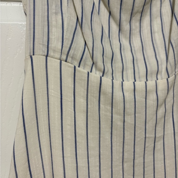 Old Navy Textured White and Blue Top - Picture 2 of 5